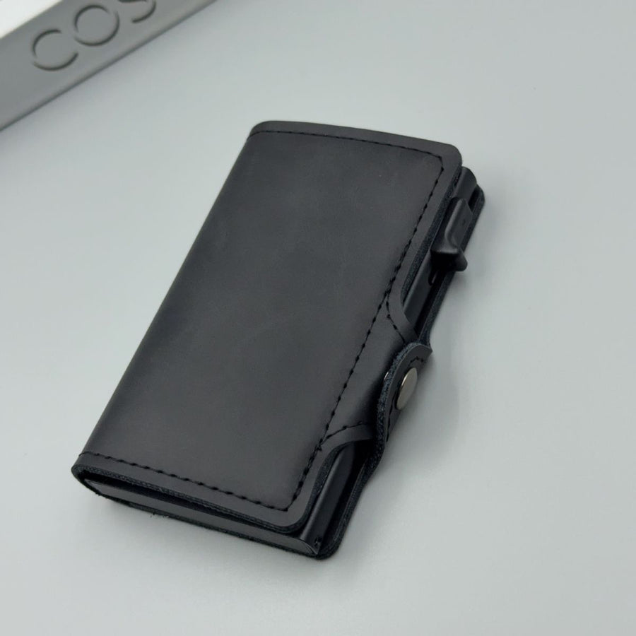 men's accessories, RFID-blocking card holder, aluminum card holder, carbon fiber pattern, security card holder, minimalist wallet alternative, Australian men, credit card protector, identity theft prevention, slim card holder - Black - Size M