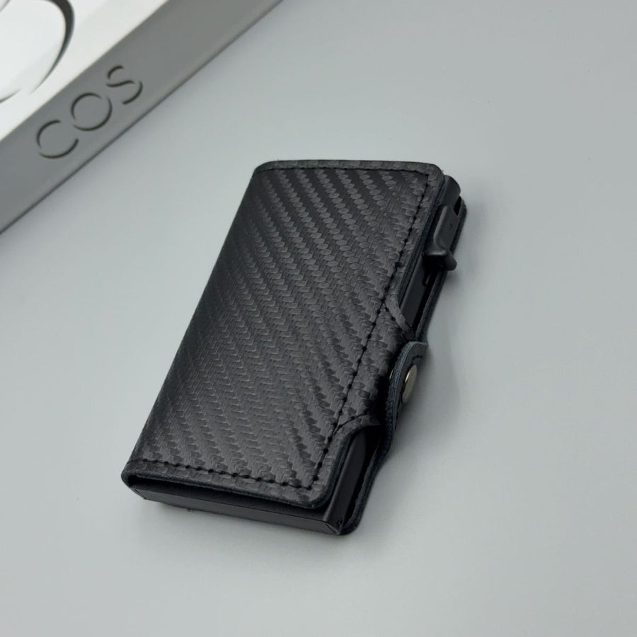 men's accessories, RFID-blocking card holder, aluminum card holder, carbon fiber pattern, security card holder, minimalist wallet alternative, Australian men, credit card protector, identity theft prevention, slim card holder - Carbon-fiber black - Size M