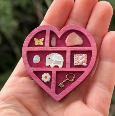 2.6 Inch Mini Pink Heart Shape Rock Specimen Storage Box Crystal Mineral Display Case Gemstone Rock Organizer Holder