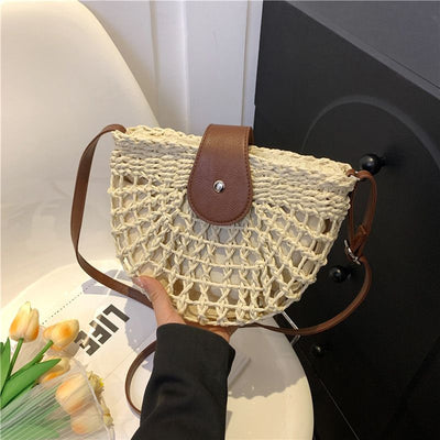Natural straw woven handbag, leather flap with metal zipper, dual-use as handbag and crossbody bag, lightweight and practical, versatile for summer./beige