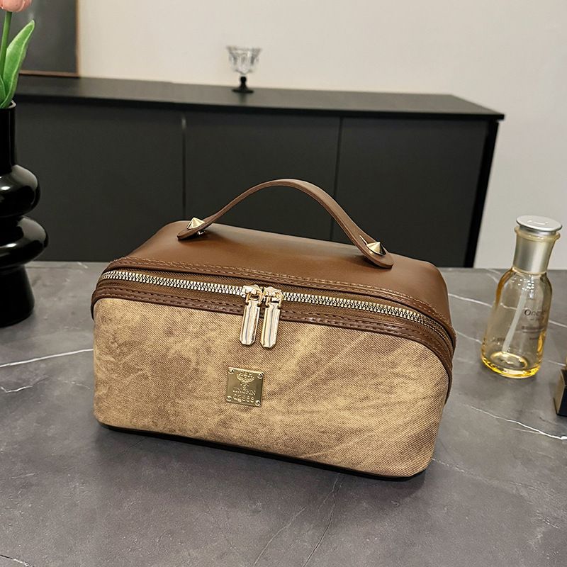 【PU Color-Block Cosmetic Bag】 Leather Handle Metal Zipper, Color-Block Simple Partition, Main Compartment Stores Cosmetics & Toiletries, Lightweight & Versatile for Commuting & Travel./brown