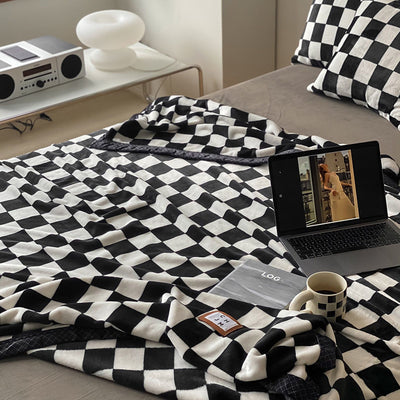 Simple Vintage Checkerboard Blanket Autumn Winter Warm Nap Throw Blanket Flannel Fleece Sofa Leisure Blanket Modern Black 150x200cm