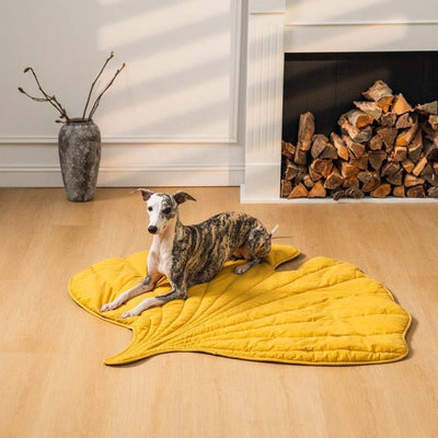 Cozy Leaf-Shaped Pet Mat for Dogs and Cats – Multi-Use Plush Sleeping Pad, Warm Blanket, and Crate Cover for All Seasons, Soft Pillowy Cushion Perfect for Resting, Napping, or Snuggling Anytime (Yellow)