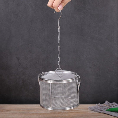 Seasoning Strainer, Stainless Steel Spice Filter, Cooking Spice Filter, Mesh Design Tea Ball Strainer Soup Seasonings Seperation Basket Filter with Chain Hook for Home Restaurant (10.5 * 13.5cm)