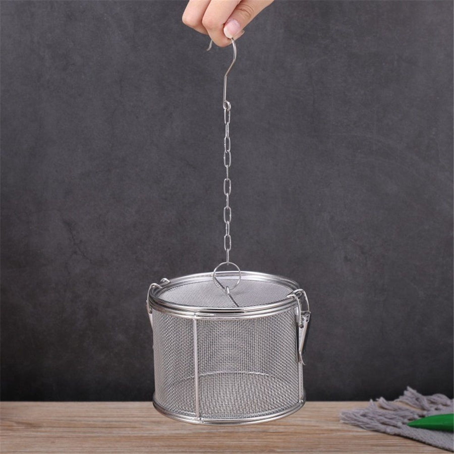 Seasoning Strainer, Stainless Steel Spice Filter, Cooking Spice Filter, Mesh Design Tea Ball Strainer Soup Seasonings Seperation Basket Filter with Chain Hook for Home Restaurant (10.5 * 13.5cm)